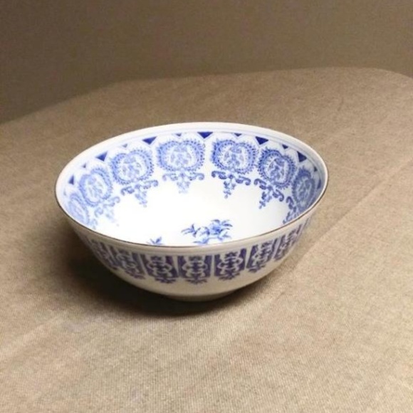 Vintage Hand Painted Blue and White Bowl - Picture 3 of 3